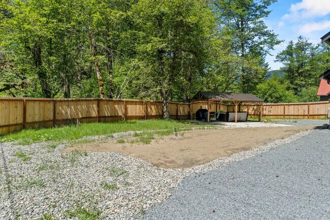 Building Photo - 311 Skate Creek Rd N