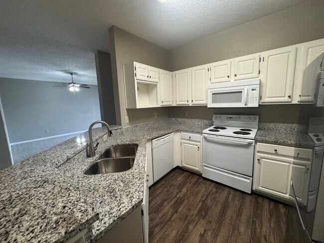 Building Photo - Sail Cove 2/2 Upstairs Condo Available Now!
