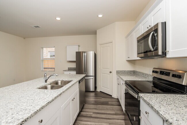 Building Photo - 1811 Pueblo St