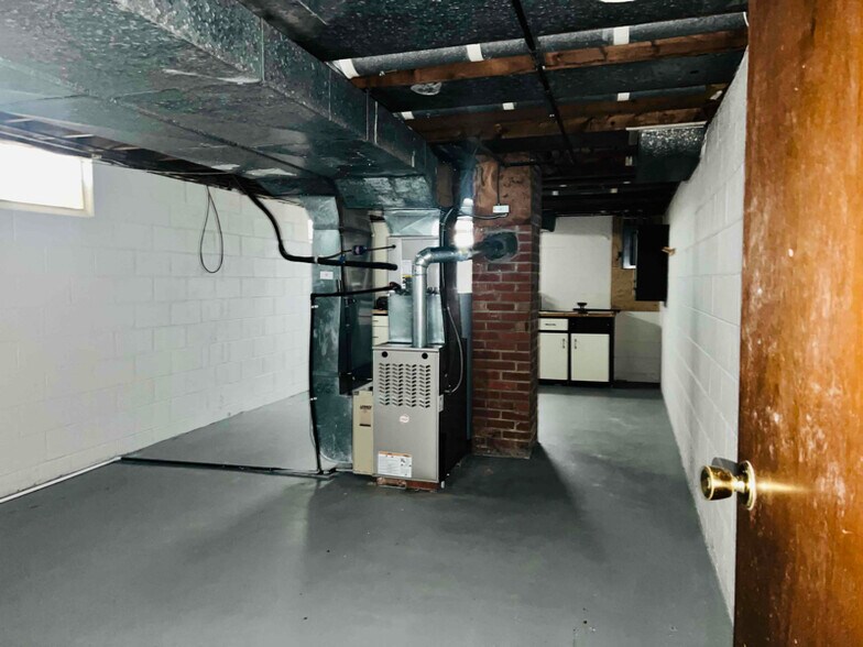 Building Photo - 1760 Tonawanda Ave