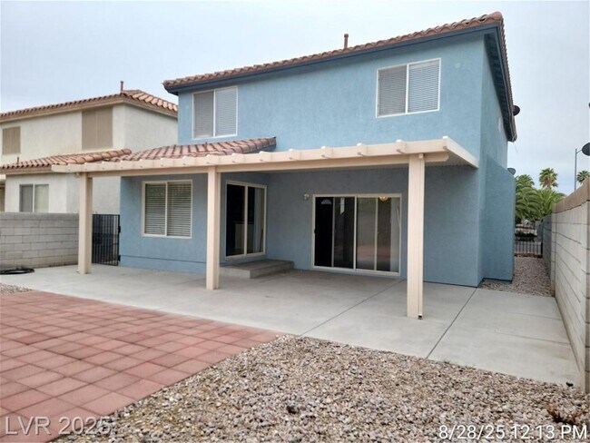 Building Photo - Charming Silverado Ranch Home!