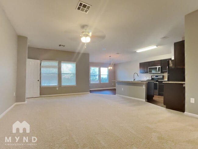 Building Photo - 1100 Mitchell Dr