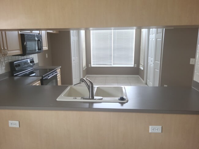 Building Photo - 7916 Floradora Dr