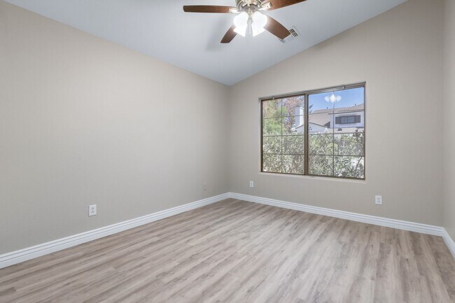 Building Photo - Gorgeous Everything you Need 4Bedroom plus Den Chandler Home!