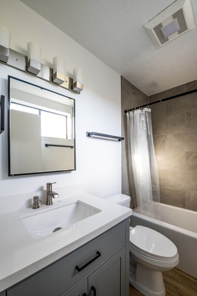 Building Photo - Absolute Gem in Pueblo Alegre (Camino De Chelly)