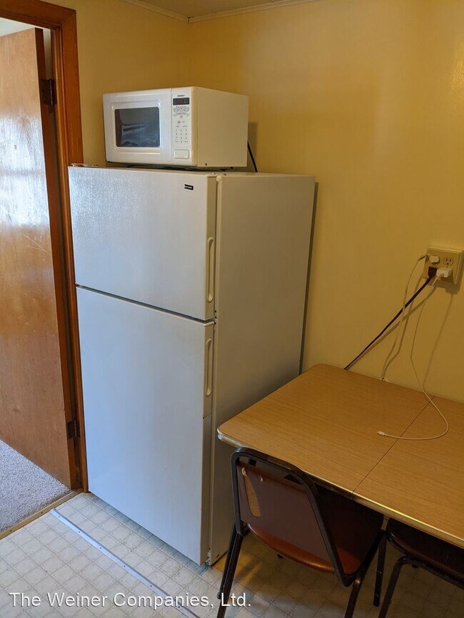 Building Photo - 1 br, 1 bath Apartment - 906 W. Springfiel...