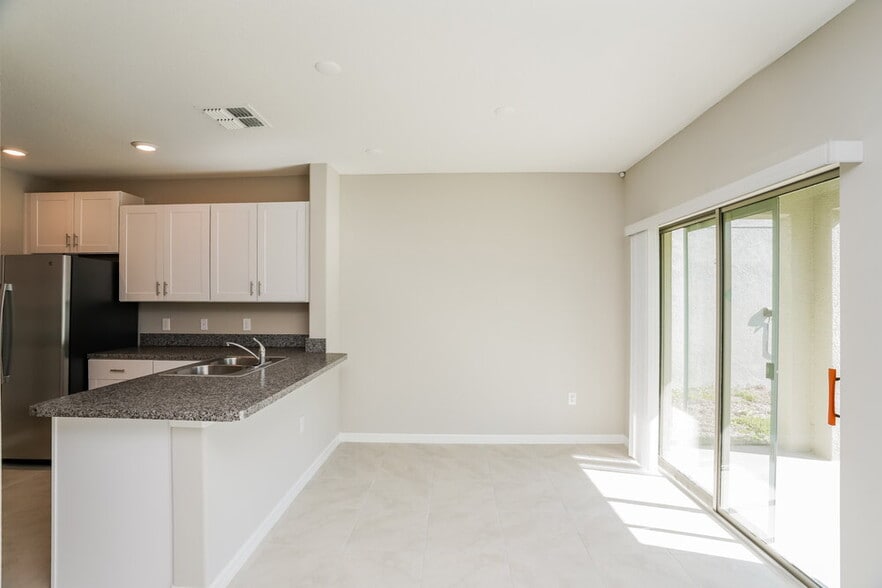 Building Photo - 7219 Spring Snowflake Ave