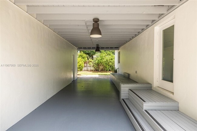 Building Photo - 801 NE 118th St