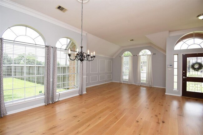 Building Photo - 1110 Ferndale Ct