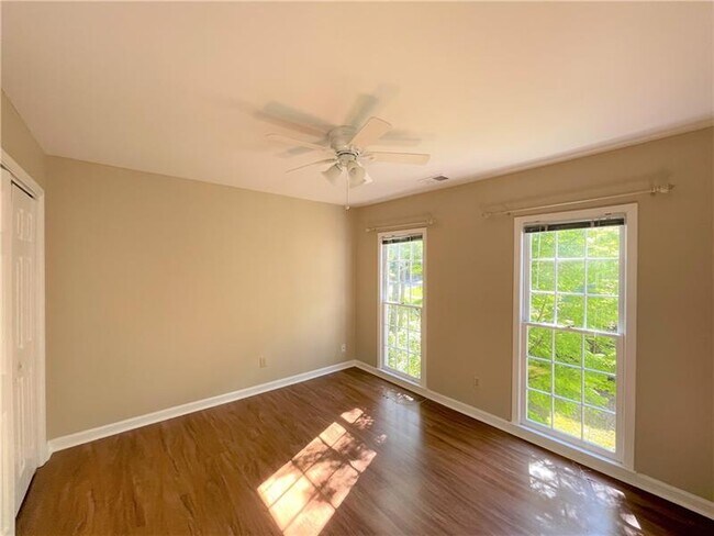 Building Photo - 10730 Pinewalk Forest Cir