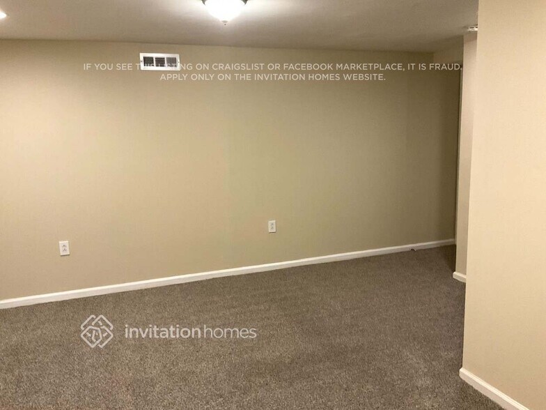 Building Photo - 240 Blake Dr