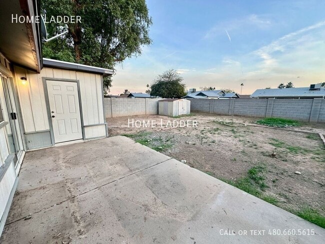 Building Photo - 2311 W Olla Ave