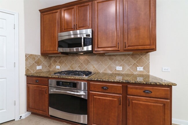 Building Photo - 14011 Pawnee Trails Dr