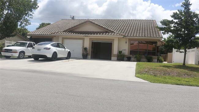 Building Photo - 4105 NW 78th Terrace