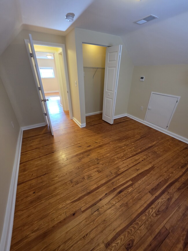 Building Photo - 1406 Montgomery Rd