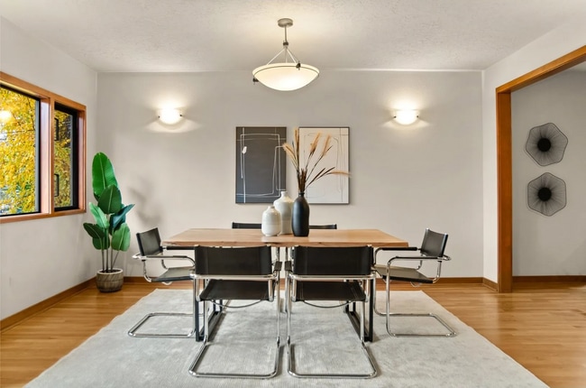 Building Photo - Stunning Portland Home with Open Floor Plan, Gourmet Kitchen, and Spa-Like Bathroom!