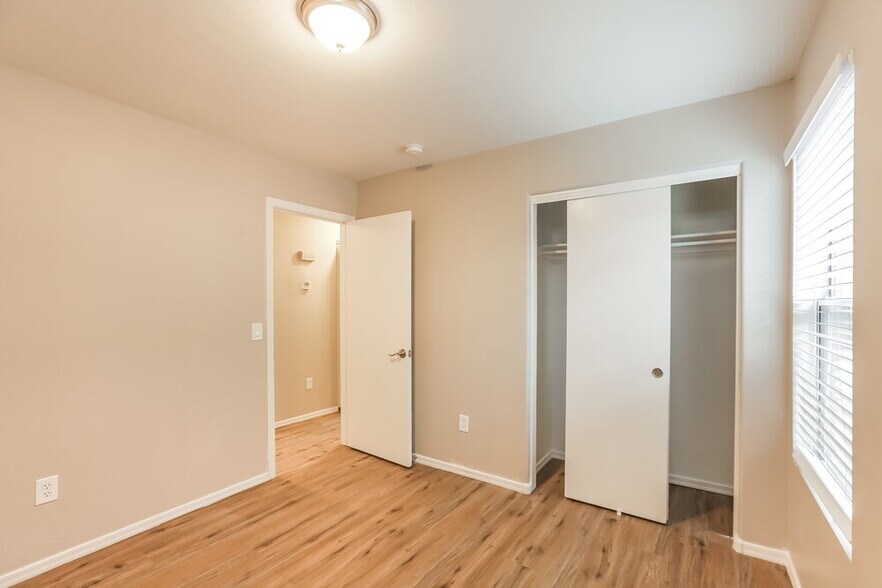 Building Photo - 7238 S 40th Ln