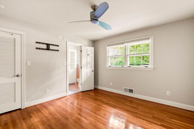 Building Photo - 2646 Caladium Dr NE