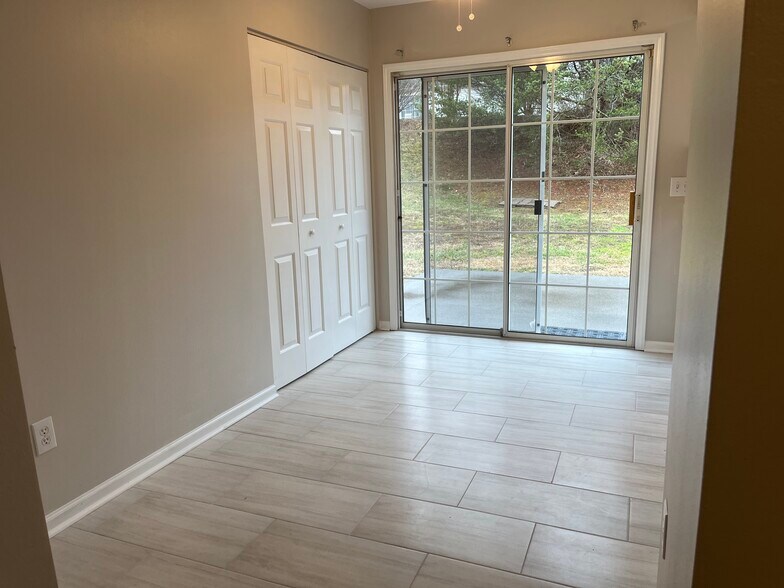 Building Photo - 2464 Stratford Crossing Dr