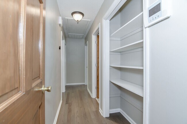 Building Photo - Beautiful Ranch in Montclair!