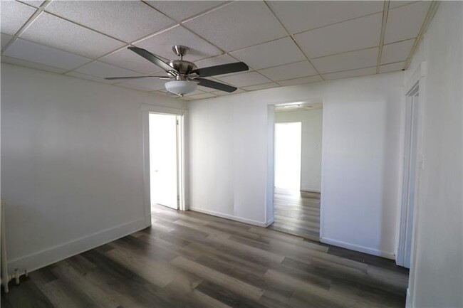 Building Photo - 1423 Hillsdale Ave