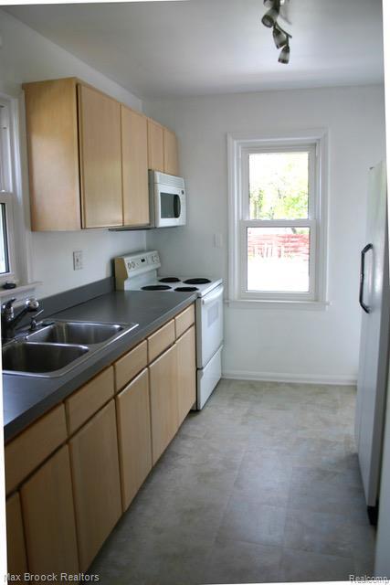 Building Photo - 3722 Elmhurst Ave