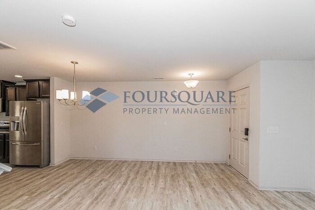 Building Photo - Spacious 3-Bed / 2.5-Bath Townhome with Open Floor Plan & Assigned Parking – Convenient to Downto...