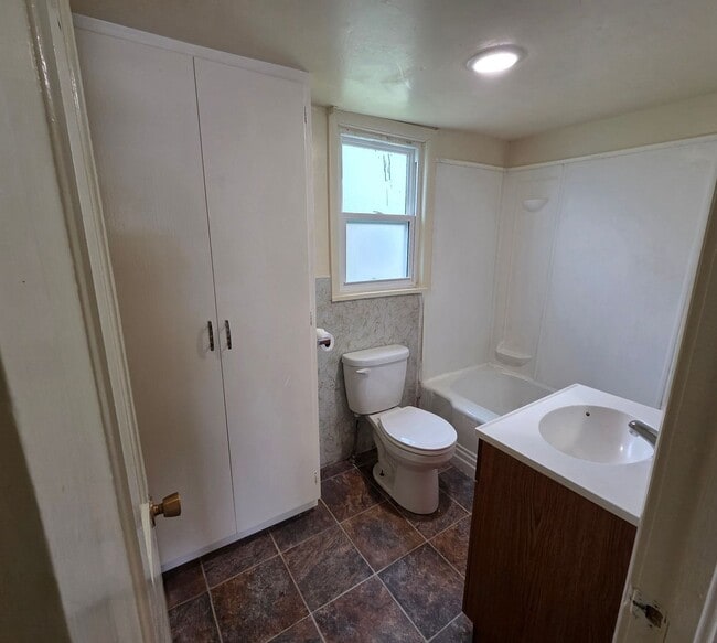 Building Photo - 3 Bedroom Located in Grace Idaho