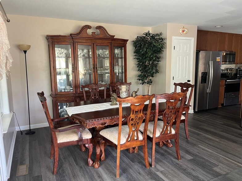 Dining area - 199 Rumbling Rock Rd