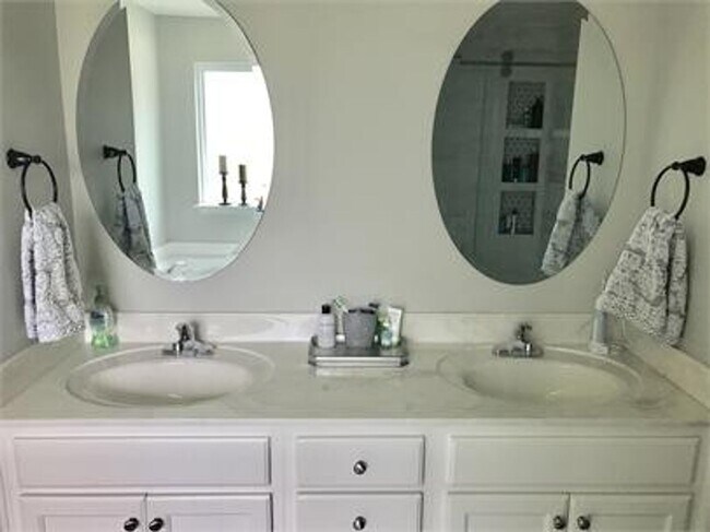 Building Photo - Carolina Lakes Gated Community!!