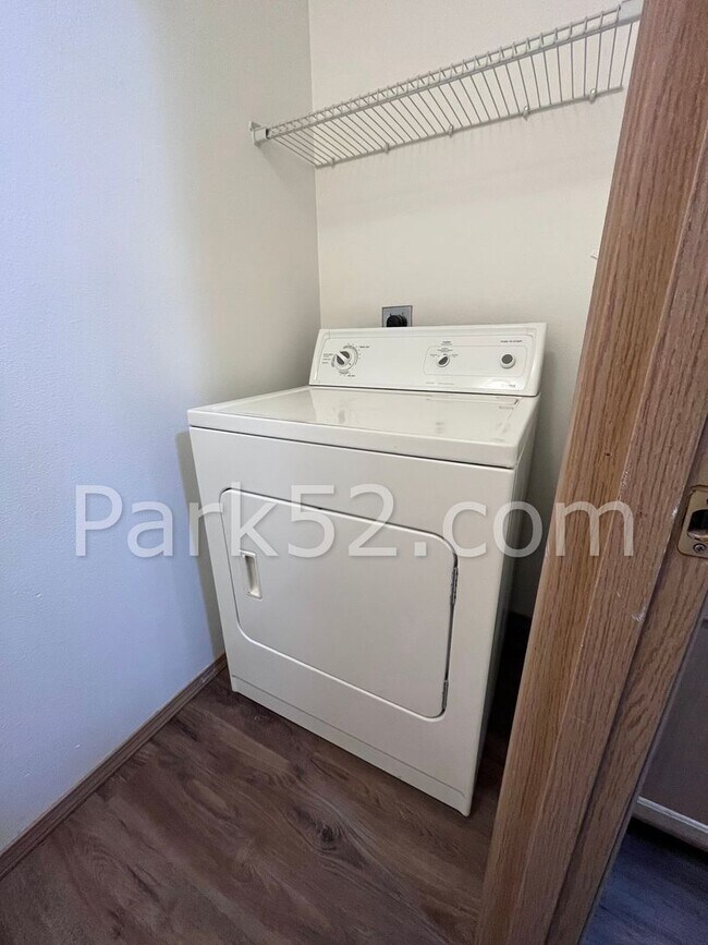 Building Photo - 2 Bedroom 2 Bathroom Upper Level Unit in Bonney Lake