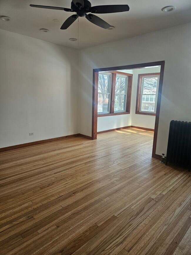 Building Photo - 4839 N Lawndale Ave