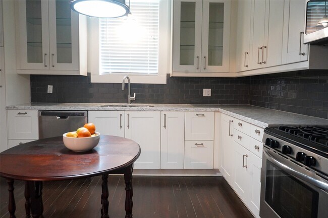 Building Photo - 6424 Central City Blvd