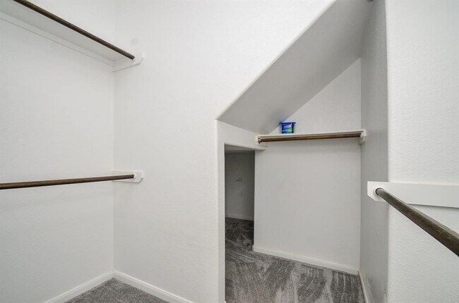 Building Photo - 7015 Baitland Dr