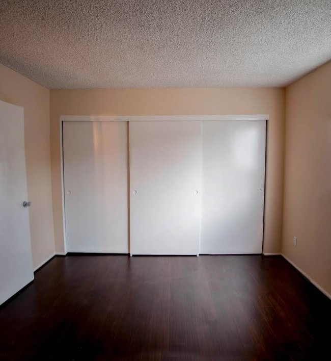 Building Photo - 20431 Saticoy St