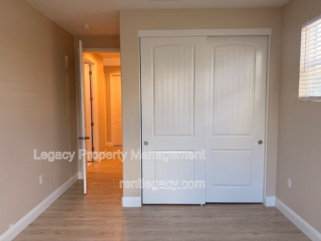 Building Photo - 3224 La Paz Dr