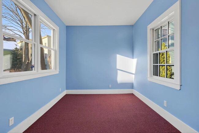 Building Photo - Beautiful First-Floor Condo in Portland’s West End