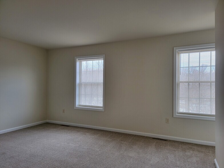 Building Photo - 542 Indian Rock Cir