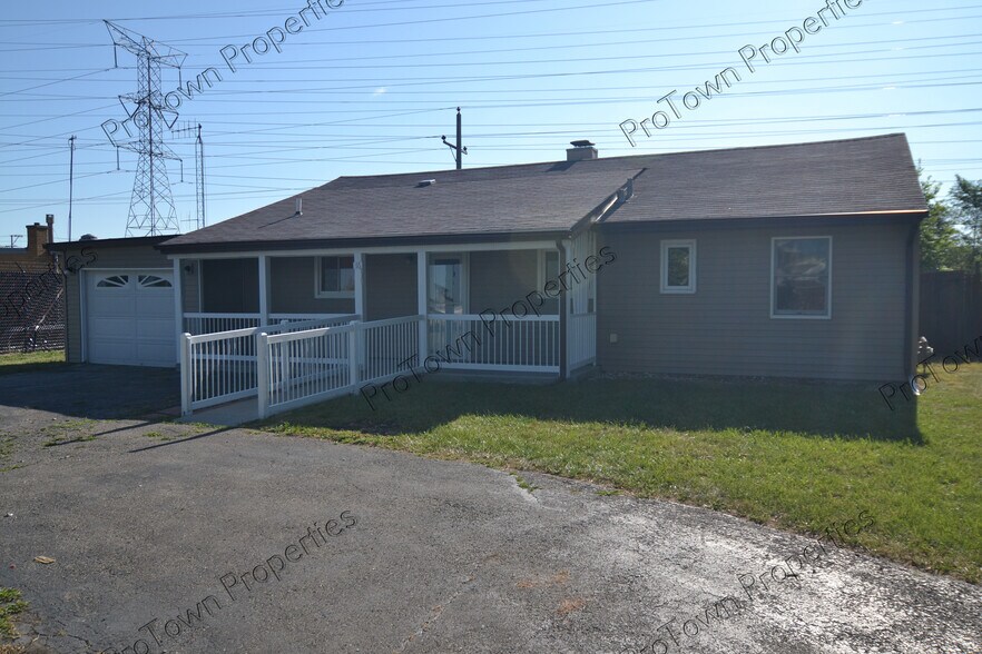 Primary Photo - 16 S Hammes Ave