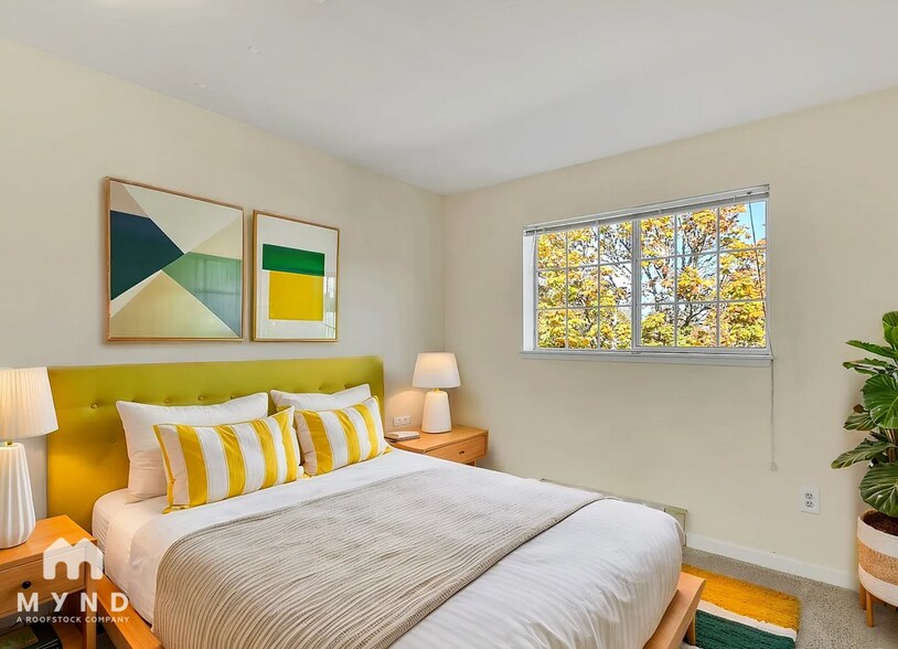 Building Photo - 17624 1st Ave S