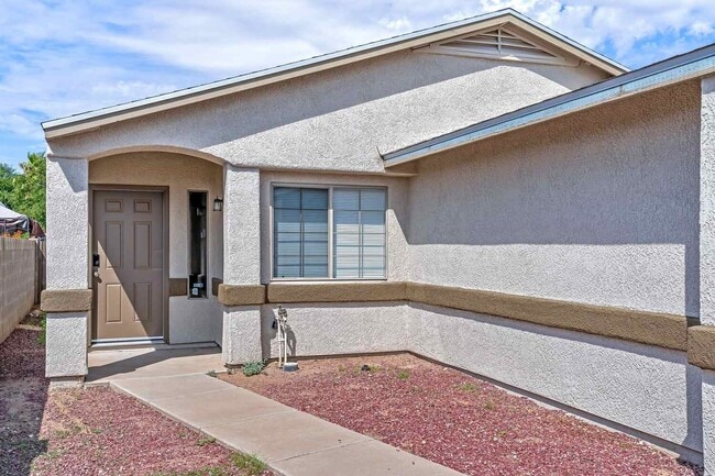 Building Photo - 6098 S Place Du Lis