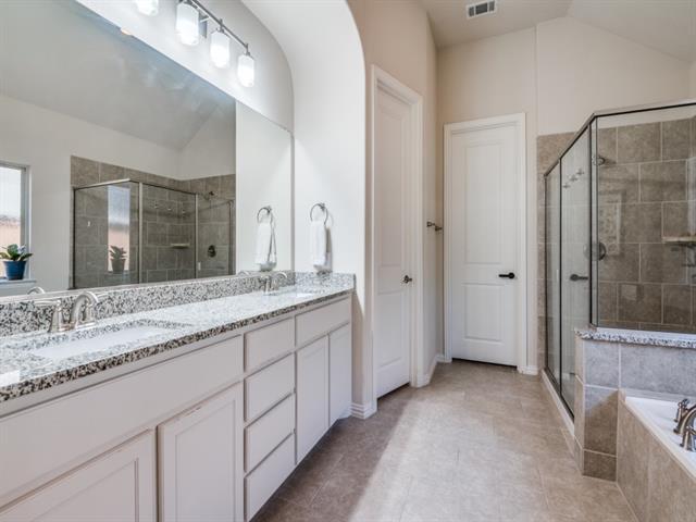 Building Photo - 915 Enchanted Wood Dr