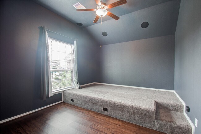 Building Photo - 9547 Summer River Dr