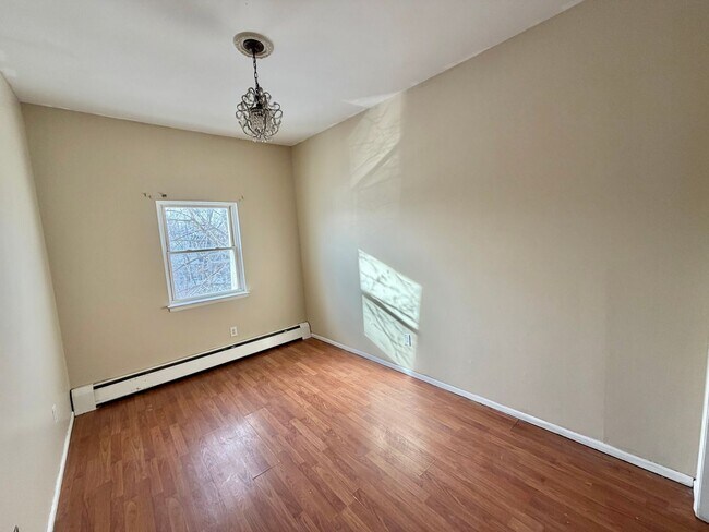 Building Photo - 40 Sarah Ln