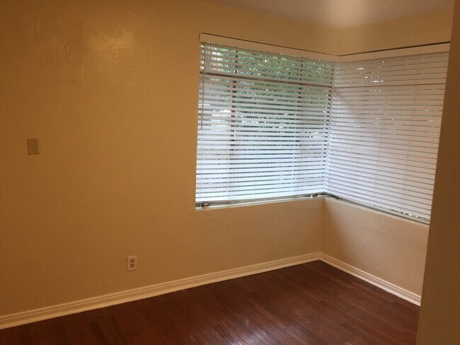 Building Photo - North Hyde Park Bungalow: Close to SOHO, Downtown & U.T.