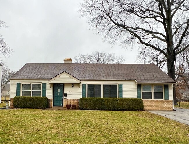 Primary Photo - Charming Prairie Village Ranch – Move-In R...
