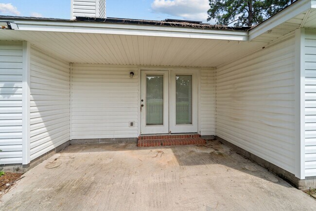 Building Photo - Beautiful 4-Bedroom Home with Lagoon Views in Pooler's Arbors at Godley Station