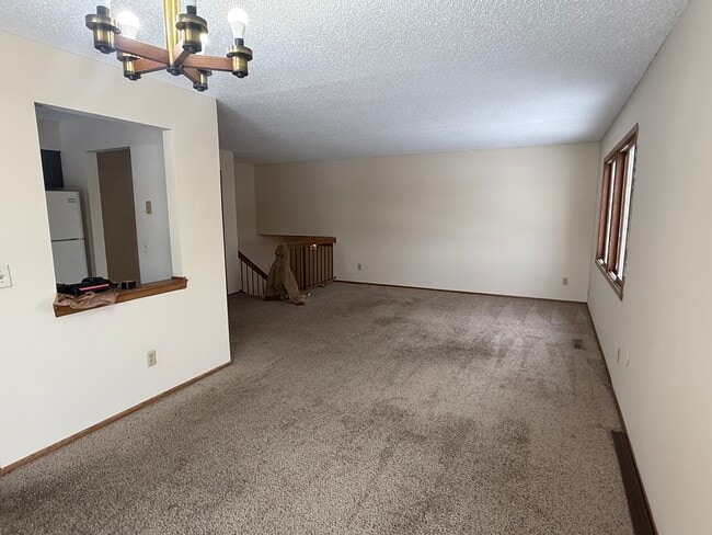 Building Photo - 2528 Birchview Ln