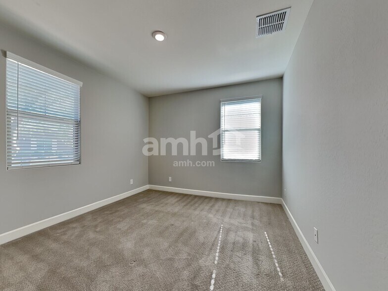 Building Photo - 18256 W Thunderhill Pl