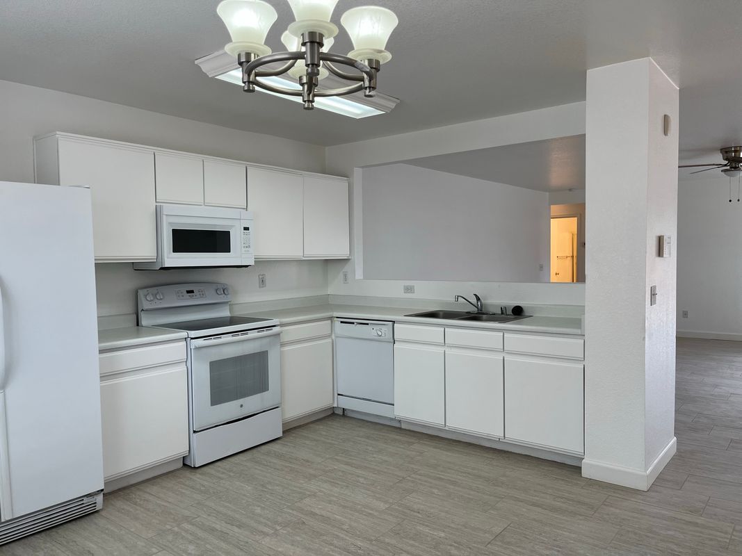 Building Photo - 2403 E Palm Beach Dr